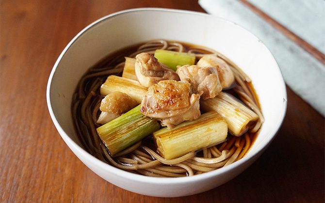 焼きネギと鶏の香ばし蕎麦
