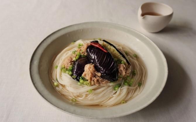 揚げ茄子とツナのピリ辛そうめん