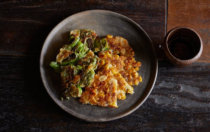 箸が止まらないおいしさ 夏野菜のだしチヂミ