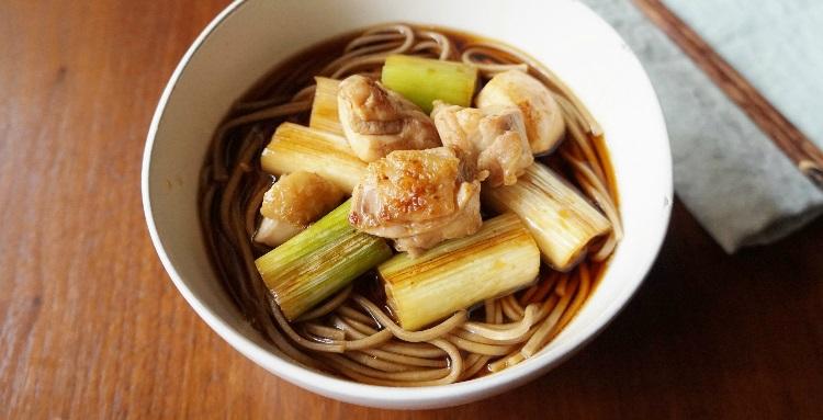 焼きネギと鶏の香ばし蕎麦