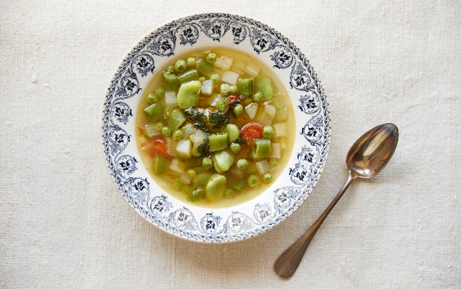 滋味深い春の味 春野菜のだしピストゥスープ 