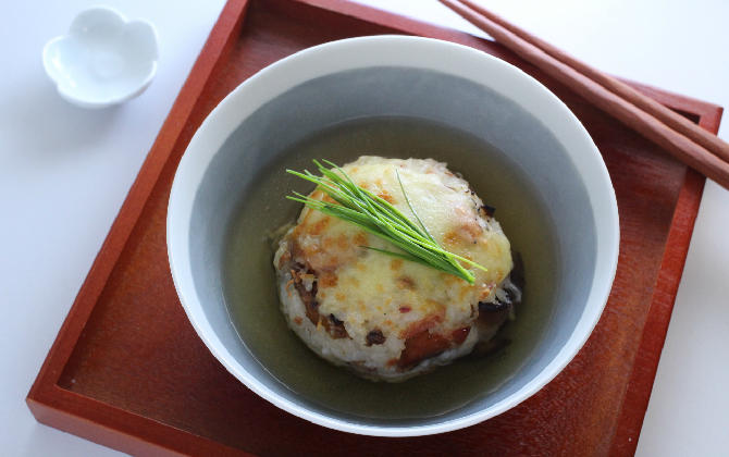 がまざわさん家の トロッとチーズのかつお焼きおにぎり茶漬け