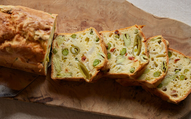 やさしい甘さで春らしく 春野菜のだしケークサレ