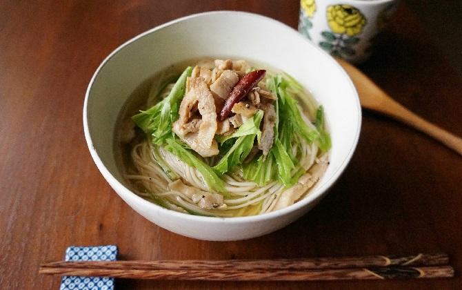 楠さん家の カリカリ豚バラと水菜のにゅうめん