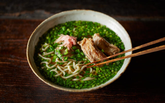 鰹だしが香る沖縄料理 だしソーキそば