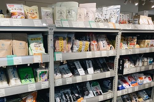 店頭 だしの棚 写真.jpg